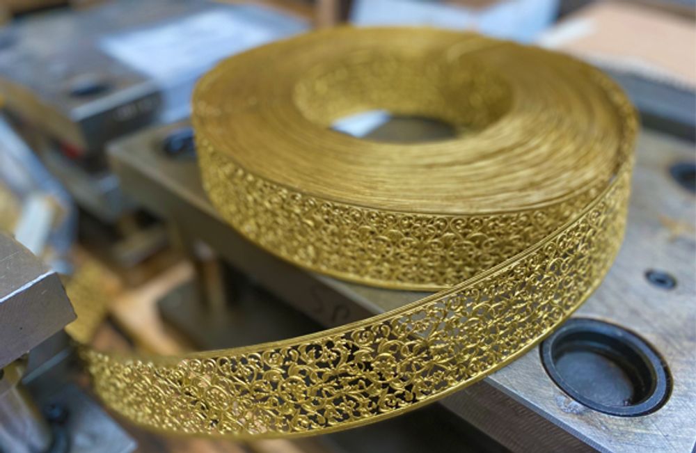 Bijoux - Filigrane personnalisable, rubans, galeries, sujets décoratifs et accessoires techniques en laiton - MENONI