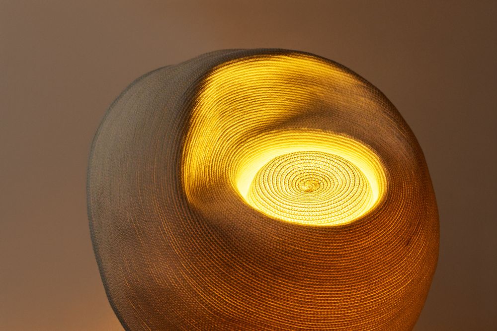 Table lamps - Posing lamp / Make casual adjustments to the light, every day - MOBJE