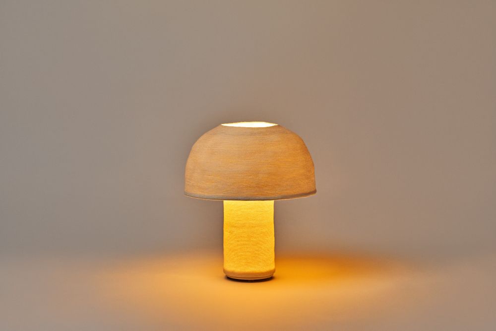 Table lamps - Posing lamp / Make casual adjustments to the light, every day - MOBJE