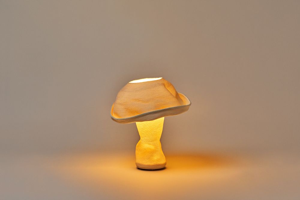 Table lamps - Posing lamp / Make casual adjustments to the light, every day - MOBJE