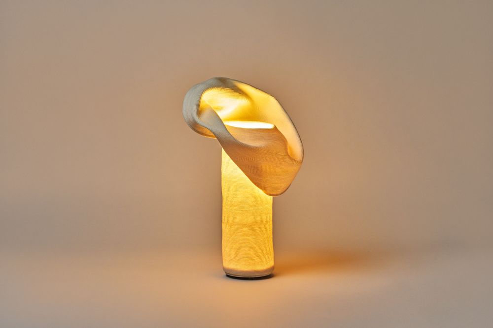 Table lamps - Posing lamp / Make casual adjustments to the light, every day - MOBJE