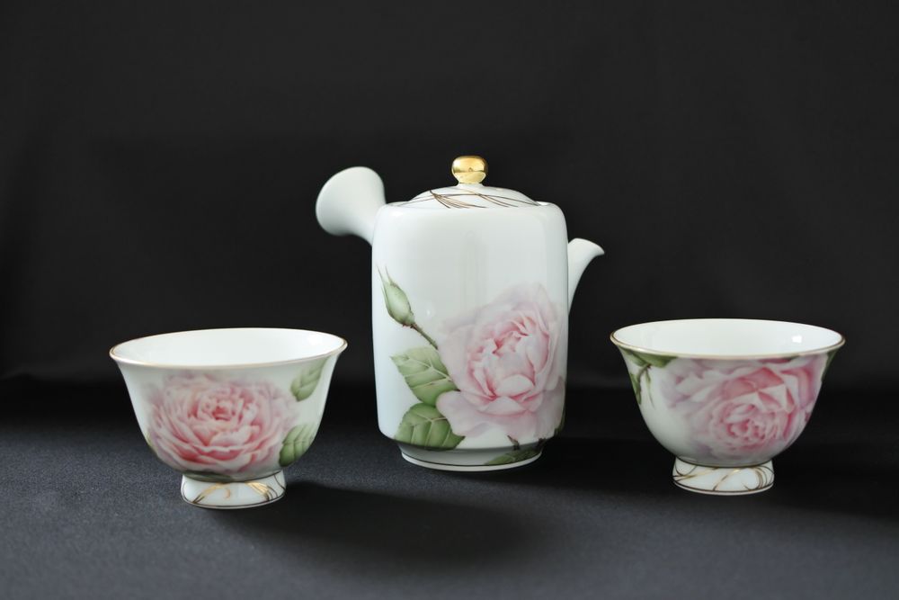 Accessoires thé et café - Théière japonaise en porcelaine à motif rose - YUKO KIKUCHI