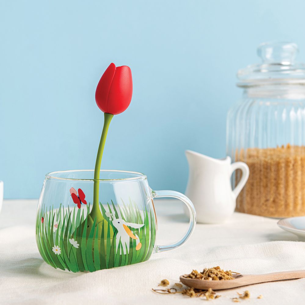 Tulip est un infuseur à thé, beau comme une tulipe et très pratique