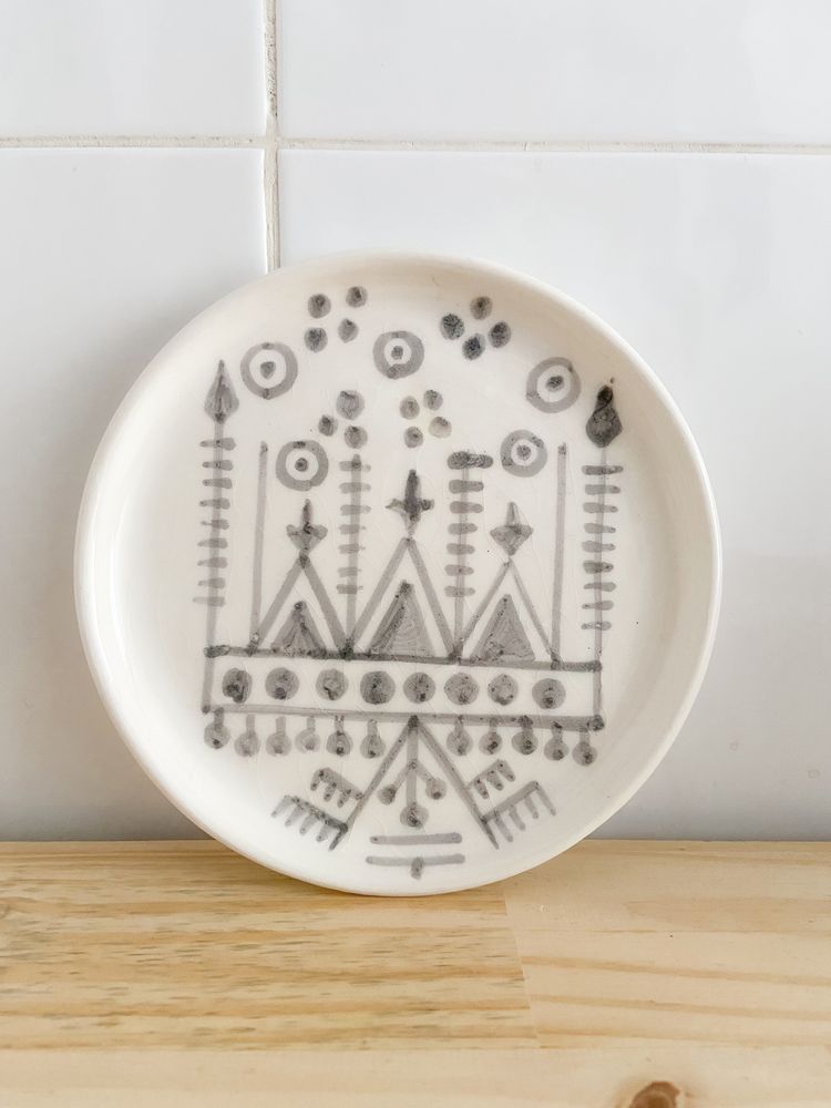 Everyday plates - White ceramic plate with TAJ terracotta pattern - LALLA DE MOULATI