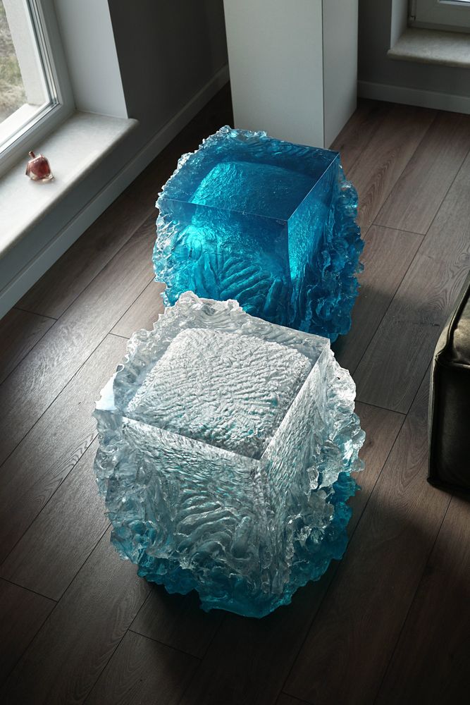 Sculptures, statuettes and miniatures - Materiality Vol. 1: Side Table & Stool by Eduard Locota. Acrylic Glass & Bronze - LO CONTEMPORARY