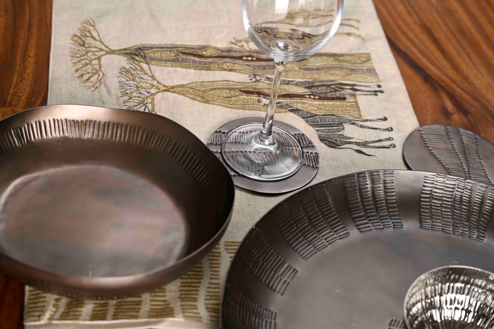Assiettes de réception - Chemin de table, serviettes de table, porte-serviettes, sous-verres, dessousde plat, céramiques, planches à fromage, couteaux à fromage - STUDIO ABACA