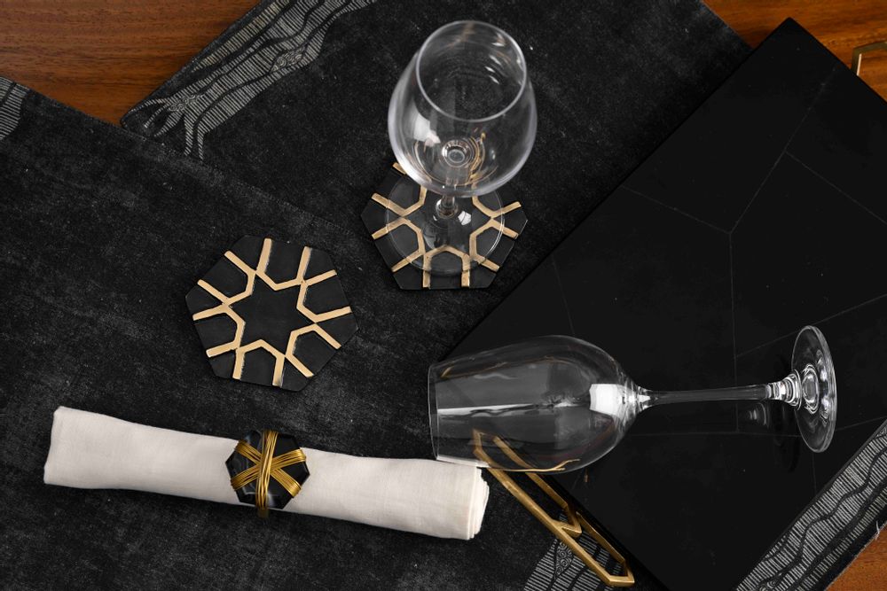 Assiettes de réception - Chemin de table, serviettes de table, porte-serviettes, sous-verres, dessousde plat, céramiques, planches à fromage, couteaux à fromage - STUDIO ABACA