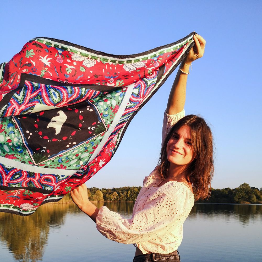 Foulards et écharpes - Grand carré de soie 90 x 90 cm - Pompon - soie française GOTS - OURSE BLANCHE