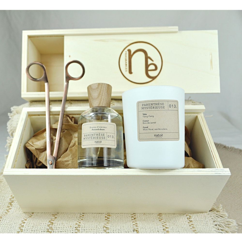 Coffrets et boîtes - COFFRET POUR NOEL BOUGIE+BRUME+COUPE MECHES - NATOÈ FRAGRANCES