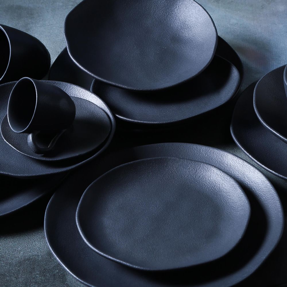 Everyday plates - ORGÂNICO STONEWARE BLACK MATTE DINNER PLATE - PORTO BRASIL CERÂMICA