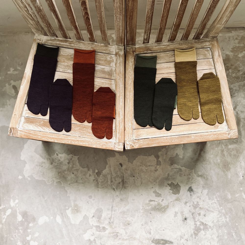 Chaussettes - Chaussettes Tabi (mouffle) et superposées à 5 doigts en laine Mérinos - YUITO CO. LTD