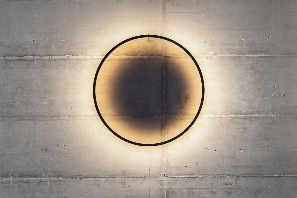 Objets design - Lampe ECLIPSE - Bois brûlé noir - MAKERS.STORE BY DESIGNERBOX