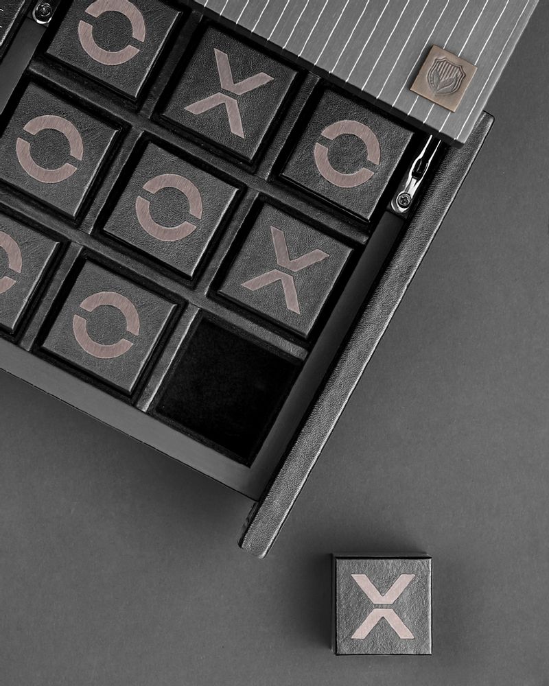 Unique pieces - Pinter Tic Tac Toe - MADHEKE