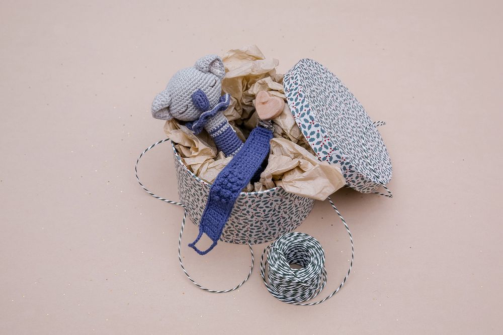 Accessoires pour puériculture - Attache-sucettes en crochet - PATTI OSLO FRANCE