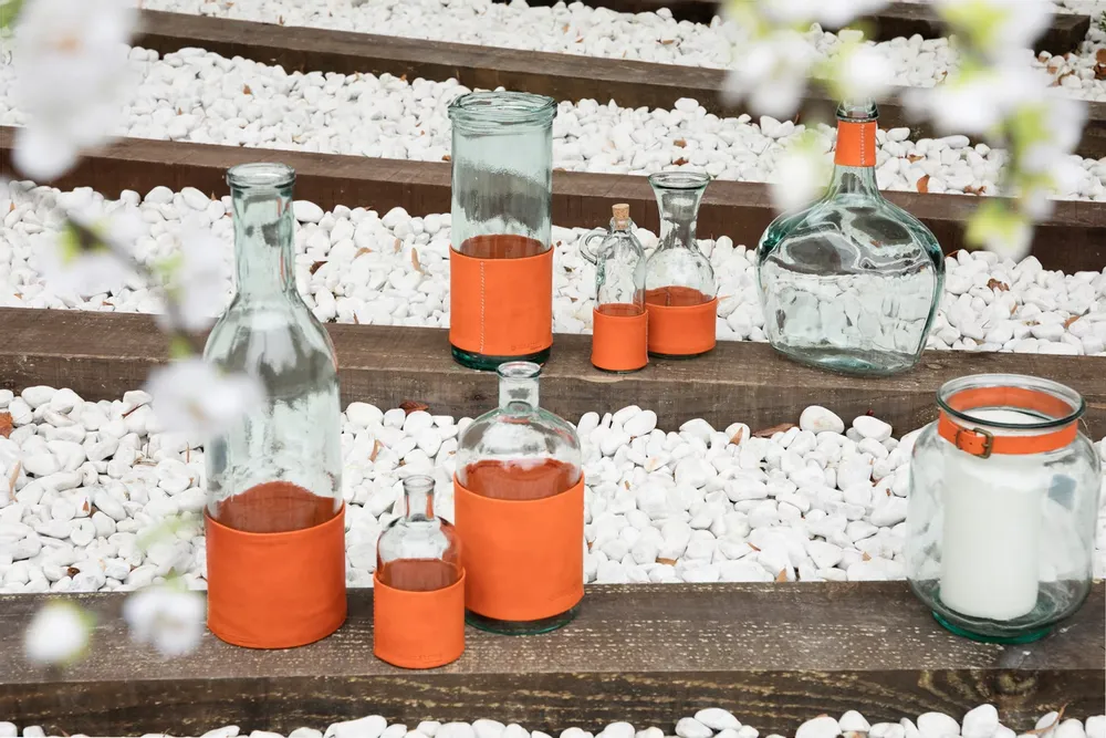 Carafes - Carafe d'eau avec ceinture en cuir - SOL & LUNA