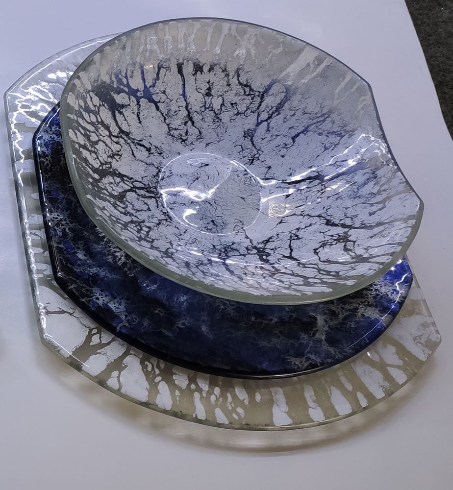 Assiettes de réception - Assiette de réception pans coupés verre fusing coloris variés . - RECYCLAGE DESIGN RÉANIMATEUR D'OBJETS R & D
