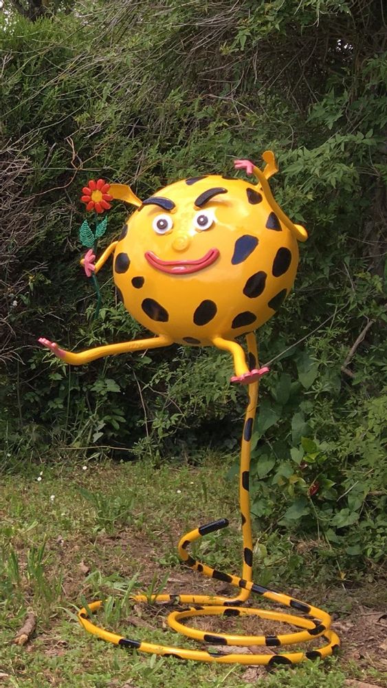Sculptures, statuettes and miniatures - M & M Reincarnated recycled metal sculpture. Dali, Marsupial, Charlot, Miss Chocolate. - RECYCLAGE DESIGN RÉANIMATEUR D'OBJETS R & D