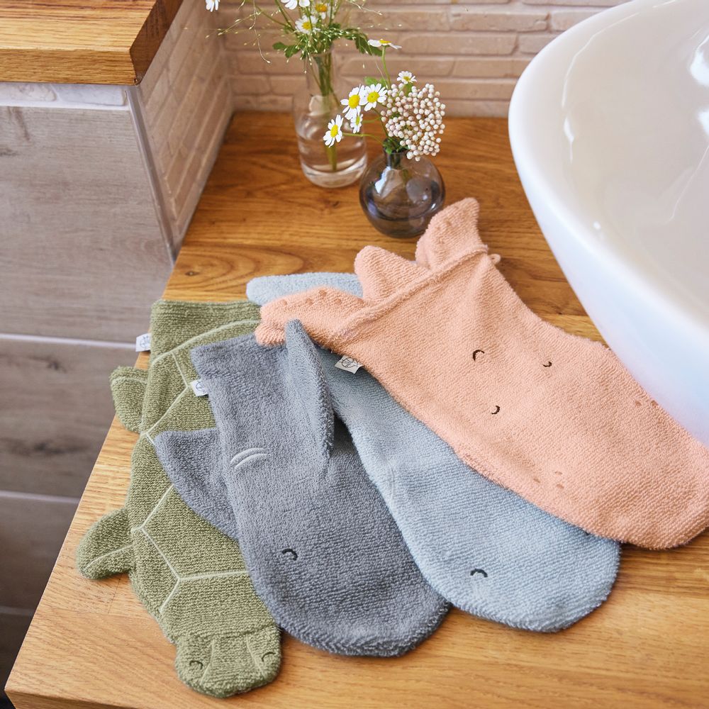 Children's bathtime - LÄSSIG  Play Wash Glove GOTS Turtle, Octopus, Whale & Shark - LASSIG GMBH