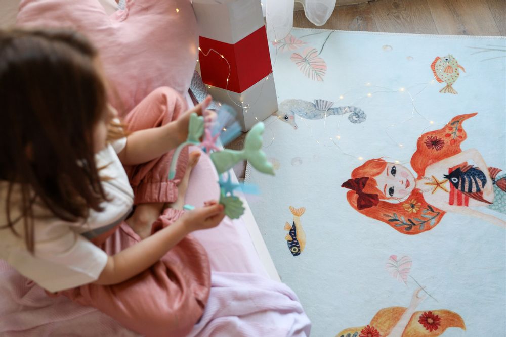 Children's bedrooms - SUSTAINABLE DESIGNER KID'S RUG / GIVE ME SOME SPACE & NERIDA'S TREASURE - HUEPPI DESIGNER KID'S RUGS