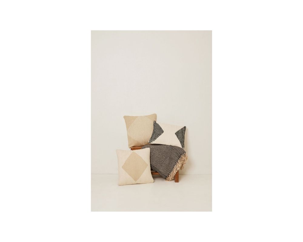 Comforters and pillows - Diagonal Stripe Wool Pillow_GoodWeave Certified, 45x45 cm - CASA AMAROSA
