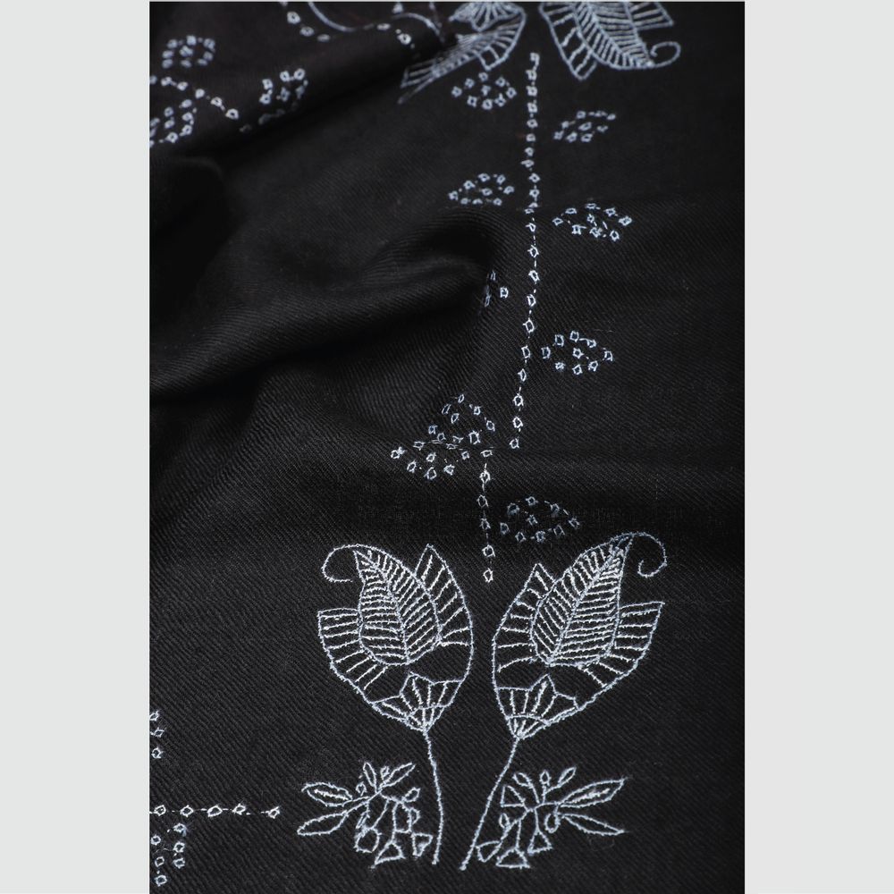 Scarves - PAISLEY SQUARE SCARF. - ME & K