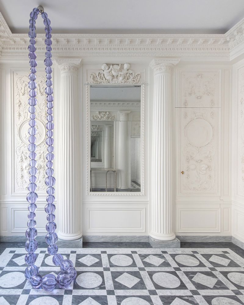 Woodworks - Feau&Cie - Lobby rue Laugier Arthur sloth - FÉAU BOISERIES X INVISIBLE COLLECTION