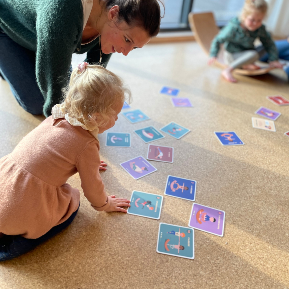 Toys - Balance Board + 10 Yoga Cards - OBSERVE MONTESSORI