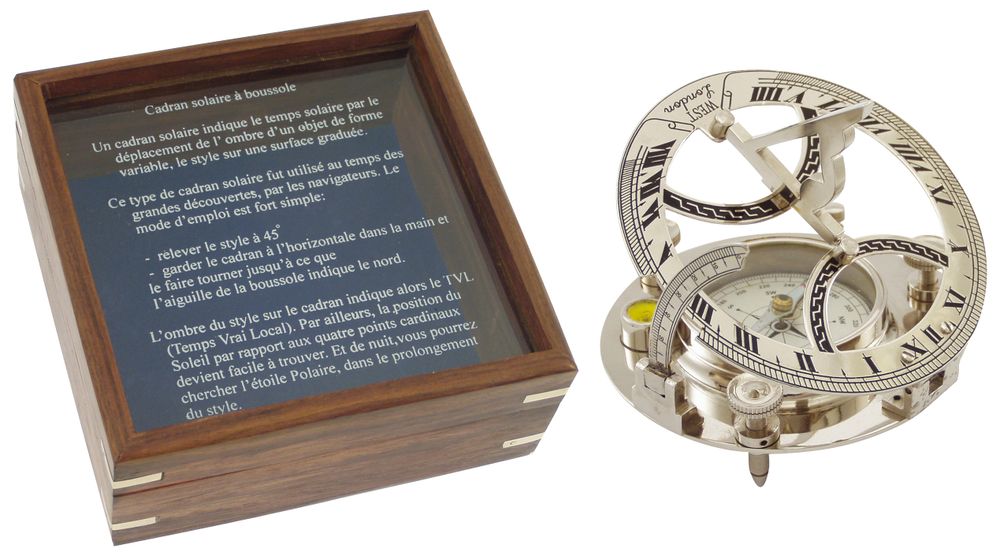 Objets de décoration - Avion, sphère, projecteur, horloge, oiseau, hublot, lampe, instrument nautique, tabouret... - ALIZES CREATIONS - TRADE WINDS