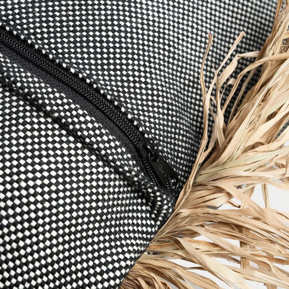Coussins - Housse de coussin « The Cotton Bonita », noir naturel, 60 x 60 pouces - BAZAR BIZAR LIVING
