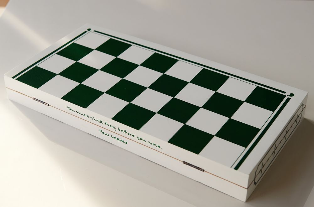 Pièces uniques - Jeu d'échecs fait main - FOUR LEAVES