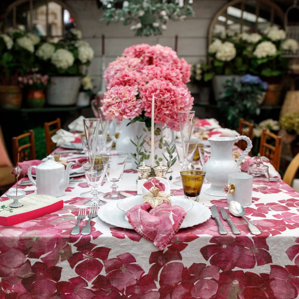 Table linen - HYDRANGEA Linen Tablecloths & Napkins - SUMMERILL AND BISHOP