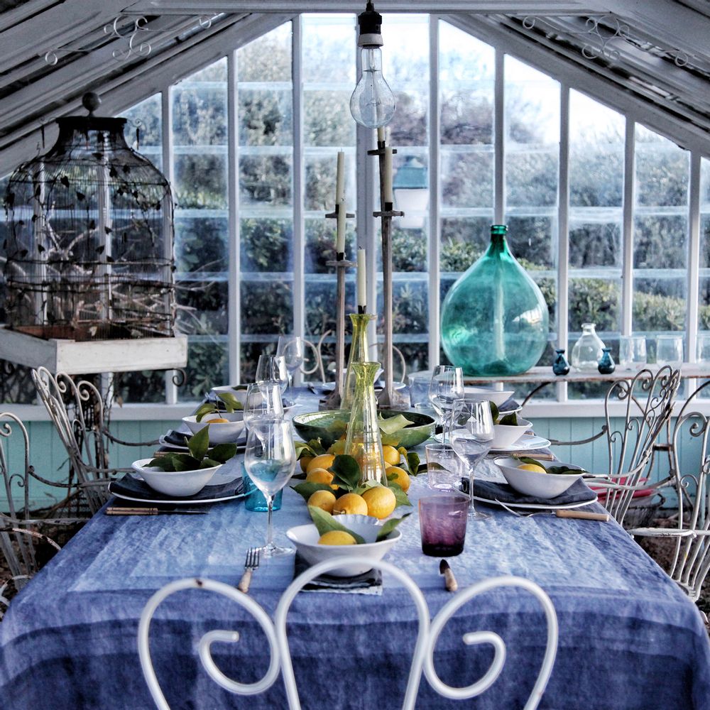 Table cloths - SHADES Linen Tablecloths & Napkins - SUMMERILL AND BISHOP