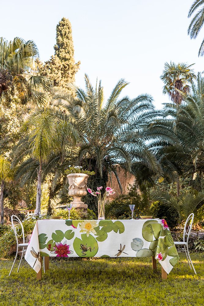Kitchen linens - "Crocodile" Linen Tablecloth - NAPKING  BY BELLAVIA