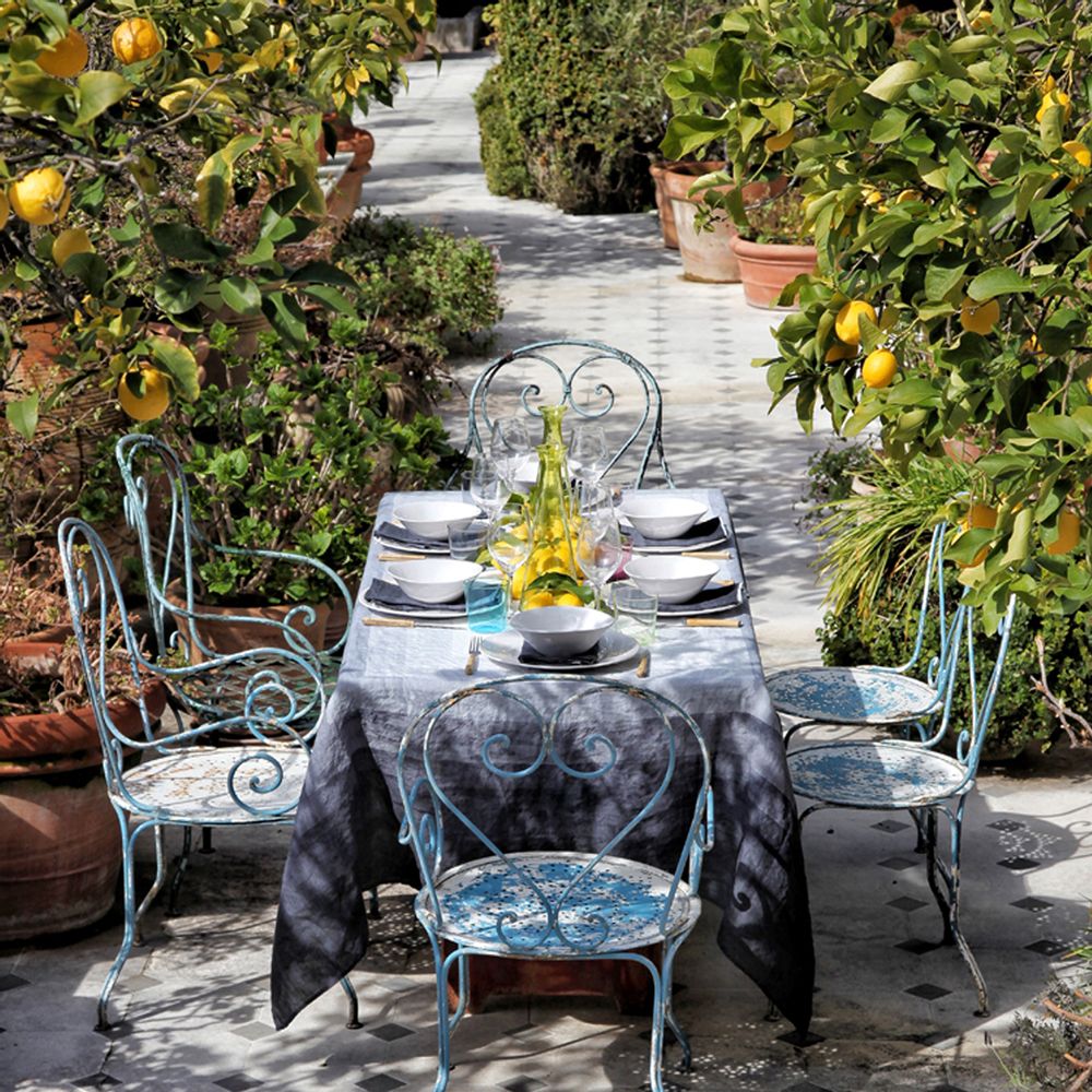 Table cloths - SHADES Linen Tablecloths & Napkins - SUMMERILL AND BISHOP