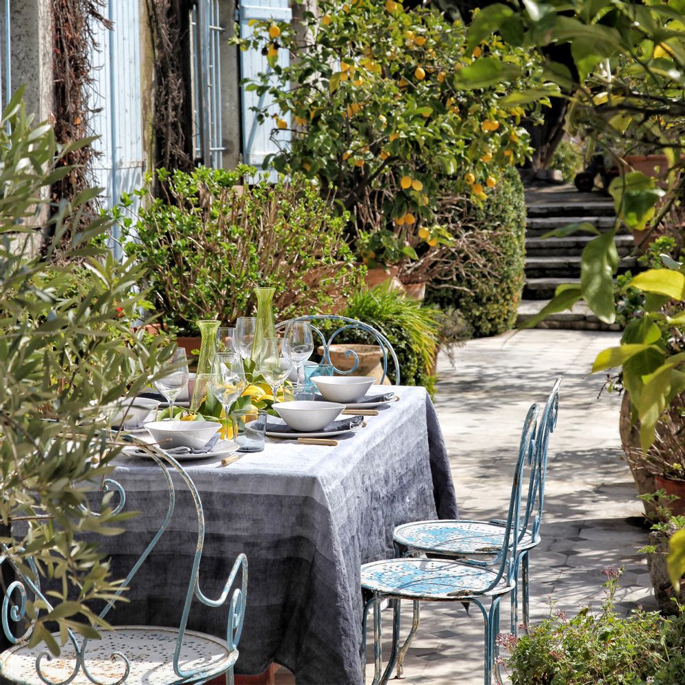 Table cloths - SHADES Linen Tablecloths & Napkins - SUMMERILL AND BISHOP