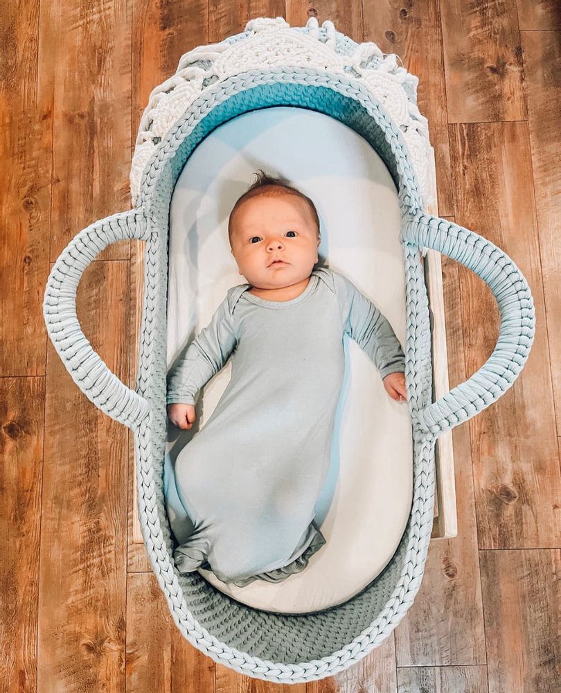 Baby furniture - Hooded Moses basket with macrame decor and rocking stand - ANZY HOME