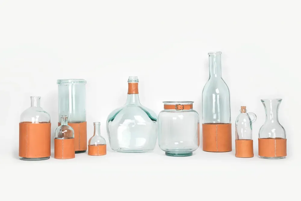 Carafes - Carafe d'eau avec ceinture en cuir - SOL & LUNA