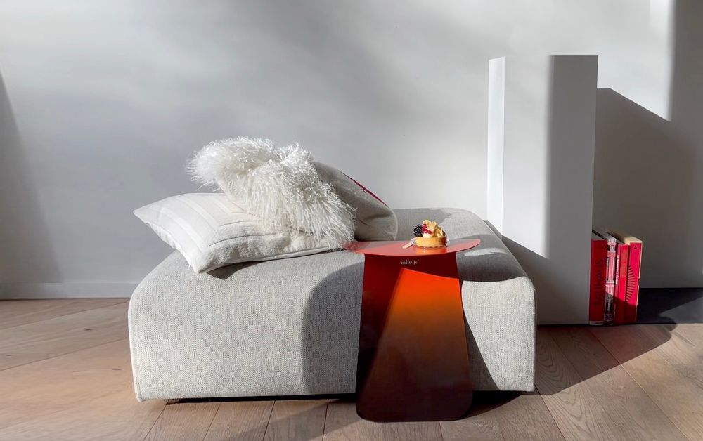 Coffee tables - Round symmetrical table red shaded - MADEMOISELLE JO