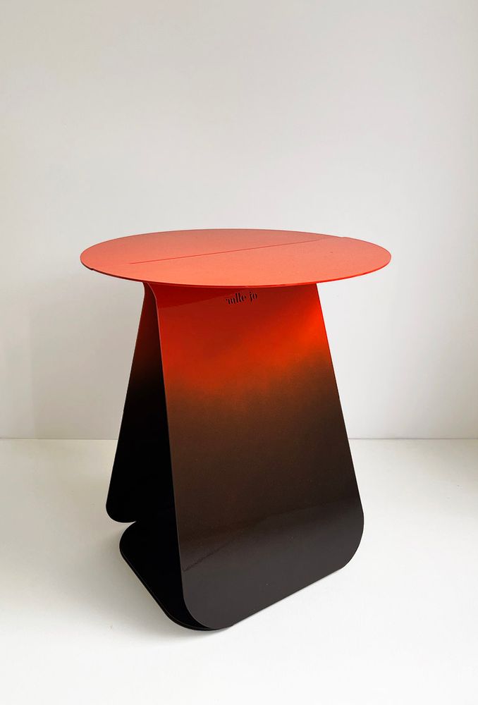 Coffee tables - Round symmetrical table red shaded - MADEMOISELLE JO