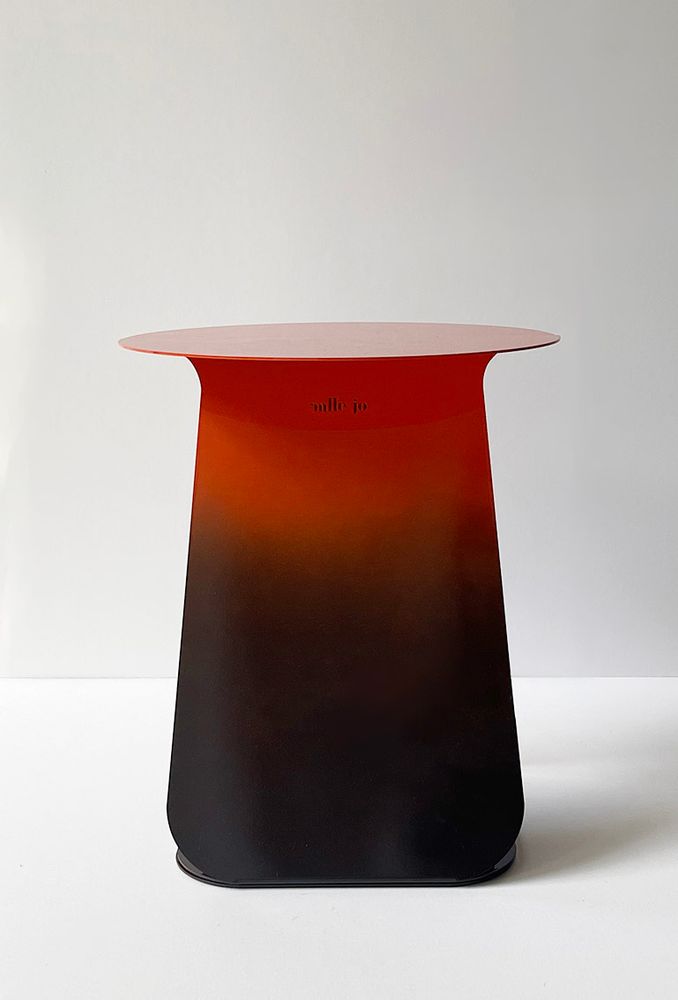 Coffee tables - Round symmetrical table red shaded - MADEMOISELLE JO