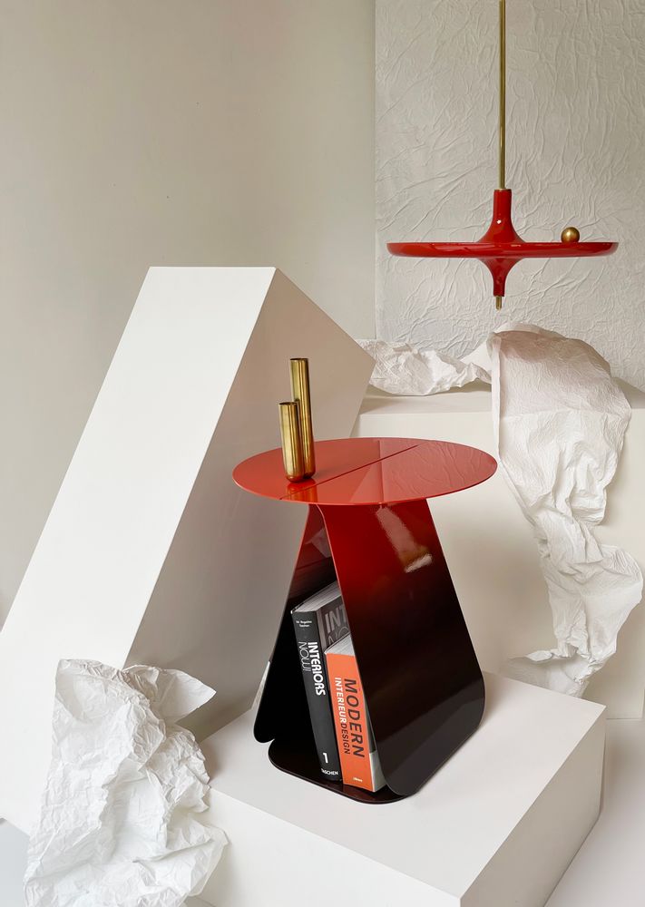 Coffee tables - Round symmetrical table red shaded - MADEMOISELLE JO