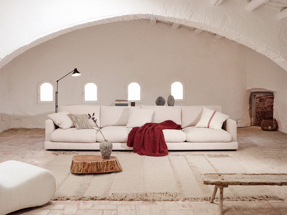 Sofas for hospitalities & contracts - Gala 6 seater sofa in white, 390 cm - KAVE HOME