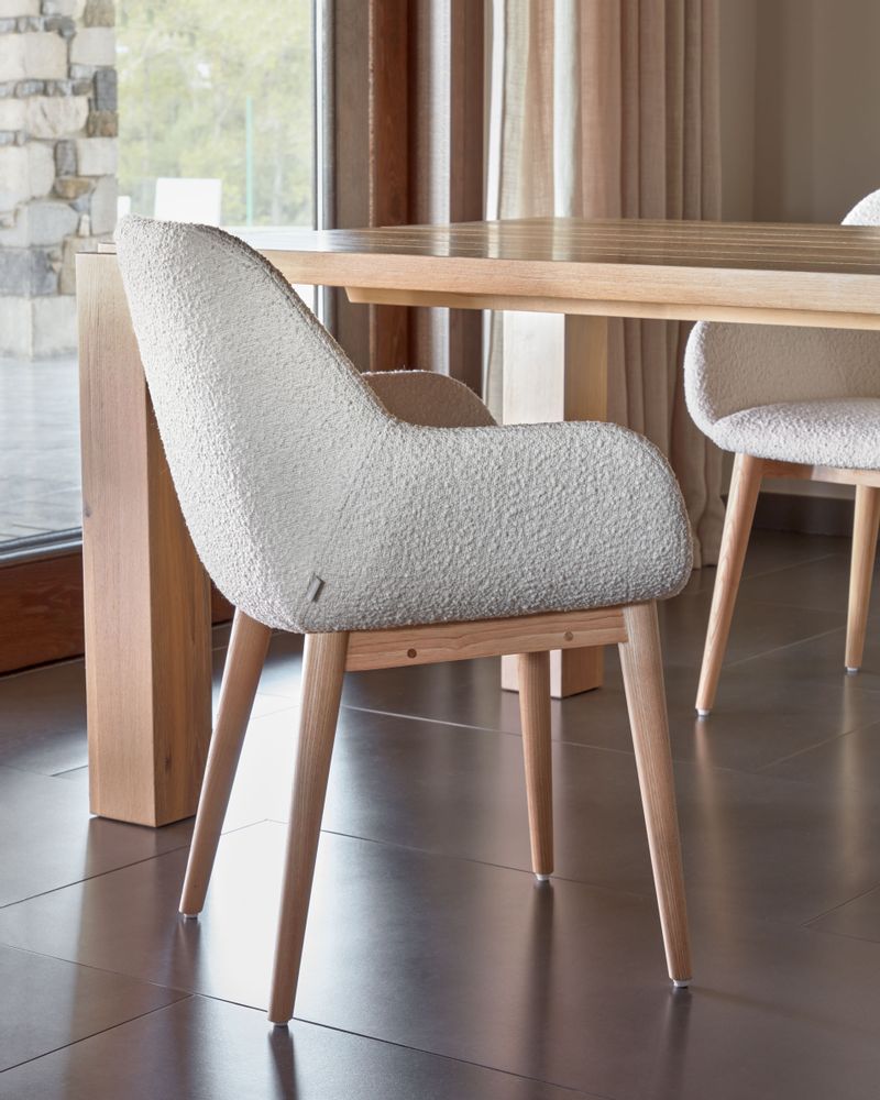 Chairs for hospitalities & contracts - Konna chair in white fleece with solid ash wood legs in a natural finish - KAVE HOME