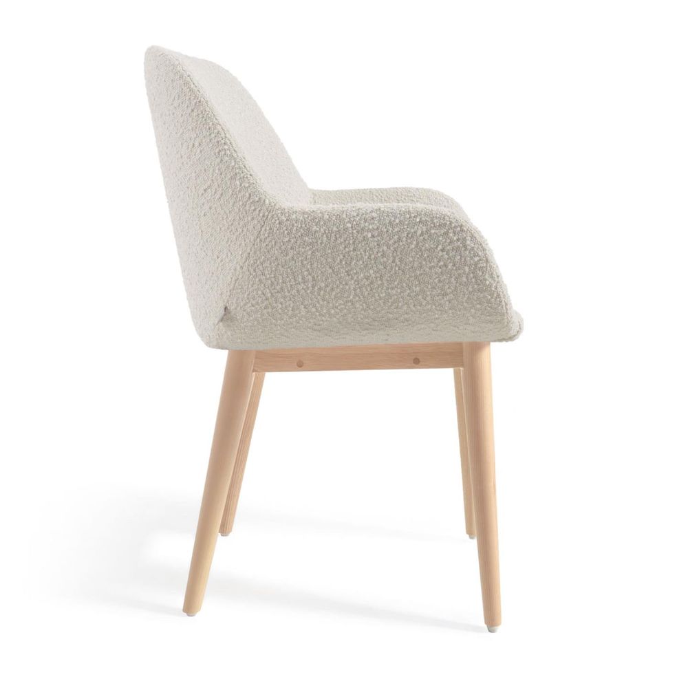 Chairs for hospitalities & contracts - Konna chair in white fleece with solid ash wood legs in a natural finish - KAVE HOME