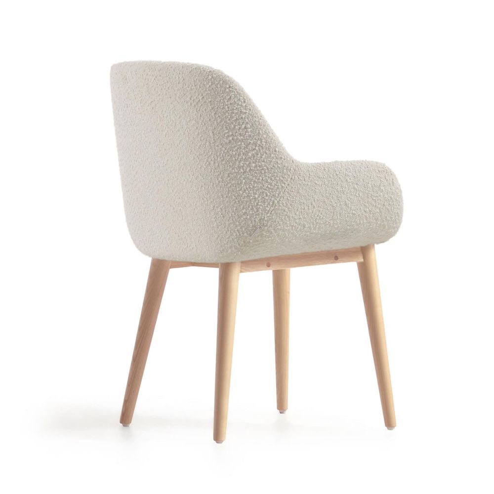 Chairs for hospitalities & contracts - Konna chair in white fleece with solid ash wood legs in a natural finish - KAVE HOME