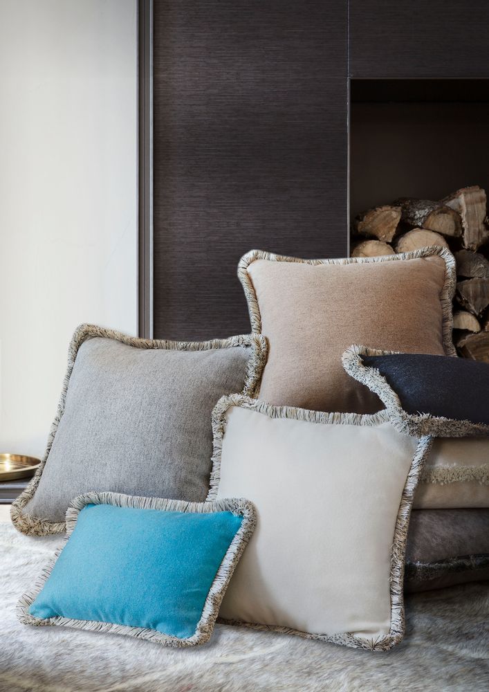 Coussins textile - COUSSIN HEUREUX - HAPPY PILLOW Collection | Velvet with bespoke fringes - LO DECOR