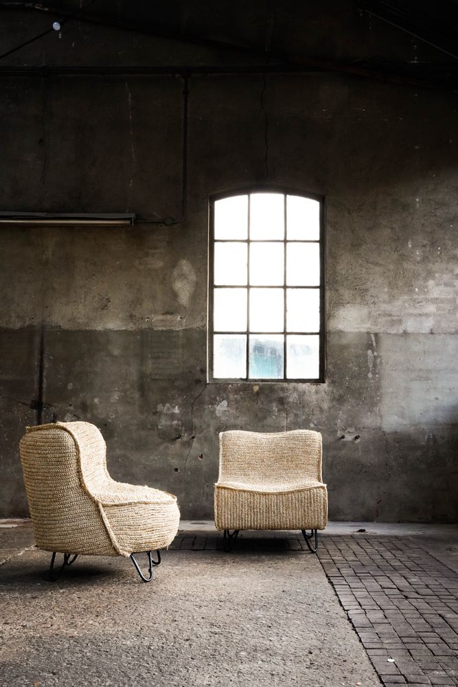 Chaises longues - Chaise Cedric Lounge et à droite les Meeuwis - HOUSE OF SAKK / REY7