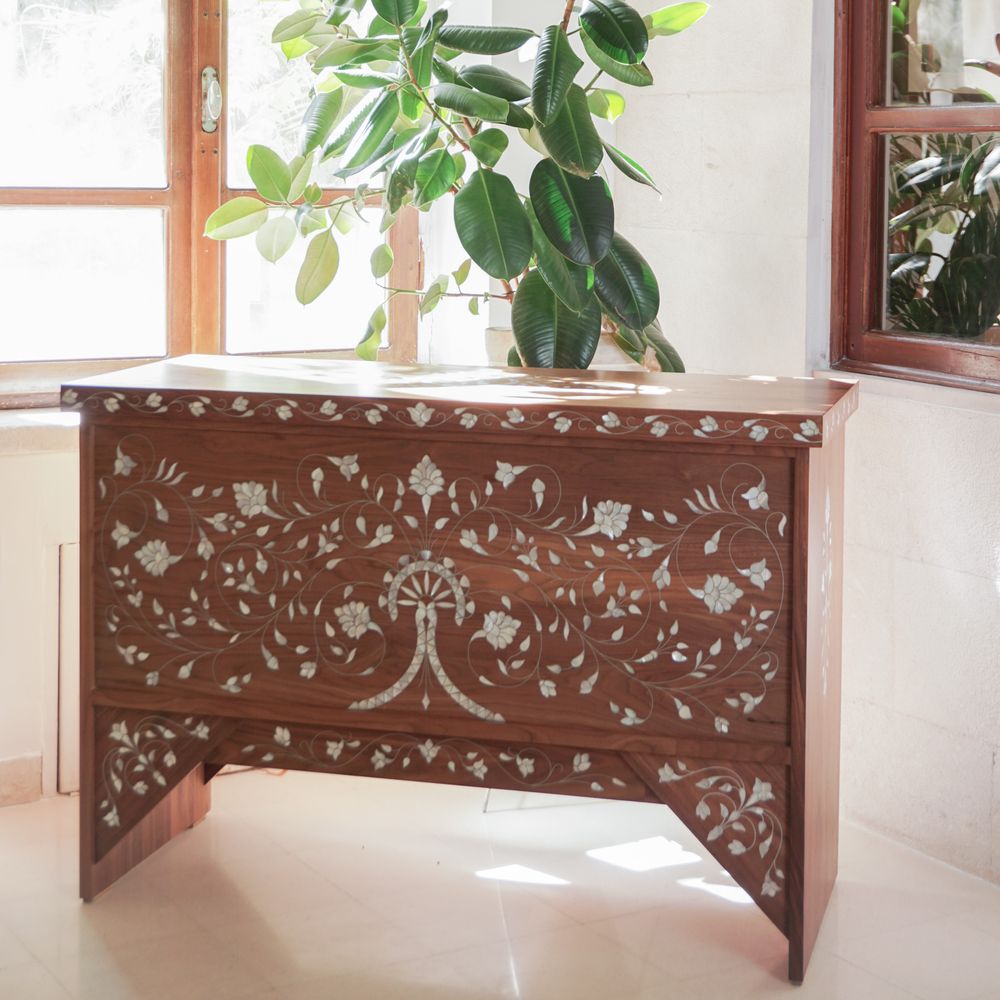 Design objects - Lacquered solid walnut chest - TURQUOISE MOUNTAIN