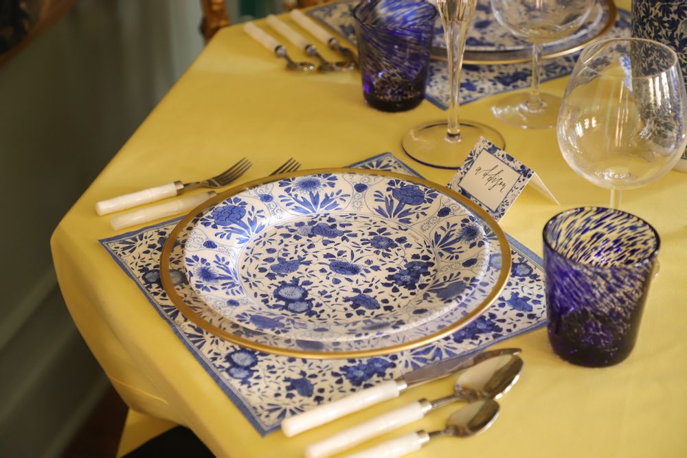 Everyday plates - Delft Paper Dinner Plates in Blue - 8 Per Package - CASPARI
