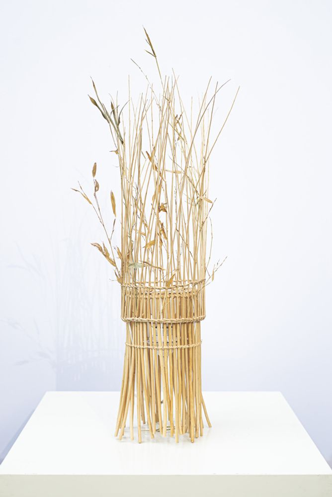 Unique pieces - “In the wind” large column lamp in wicker and bamboo - TRESSAGES PAS SAGES